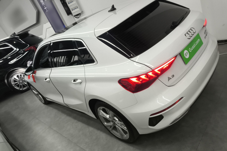 奥迪A3 2021款 Sportback 35 TFSI 时尚致雅型车身外观4
