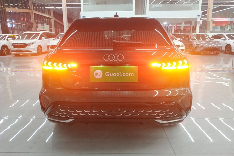 奥迪A3 2025款 Sportback 35TFSI 飞驰尊享型车身外观6