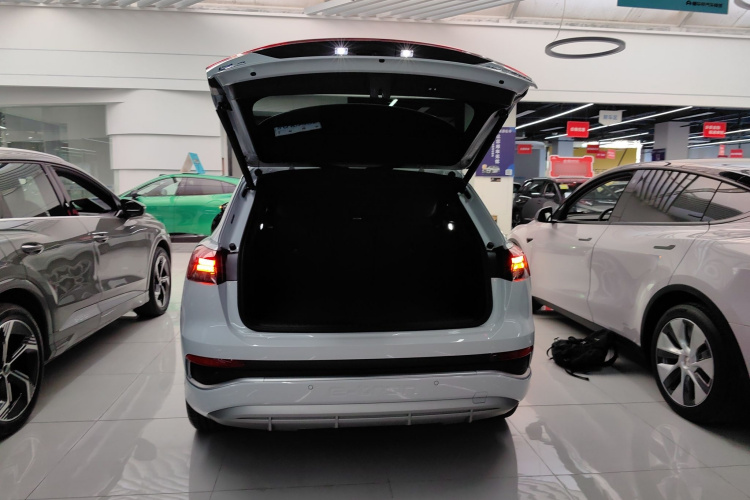 奥迪Q4 e-tron 2024款 40 e-tron 创境版机舱底盘23