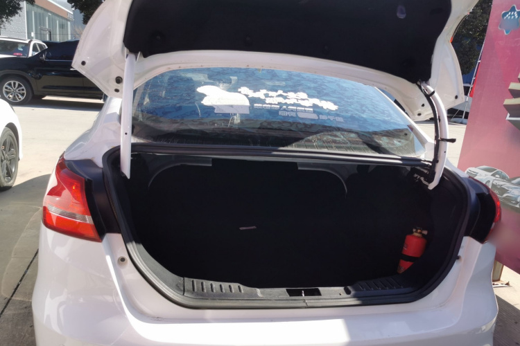 福特 福克斯 2017款 三厢 EcoBoost 180 自动精英型机舱底盘23