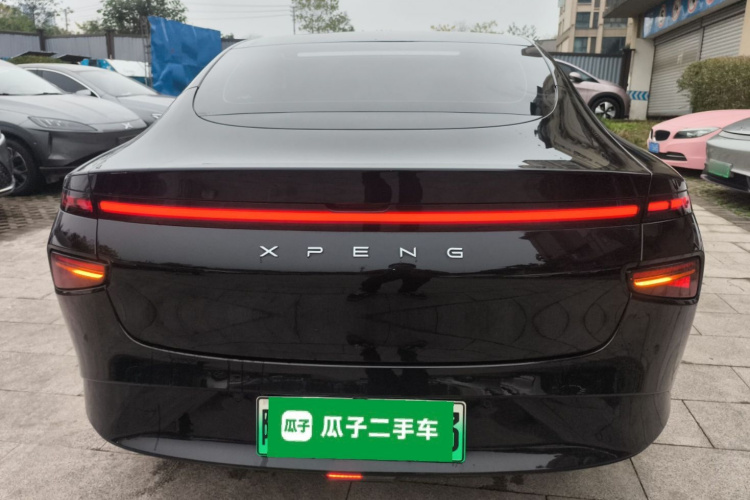 小鹏P7 2022款 670E+车身外观6004