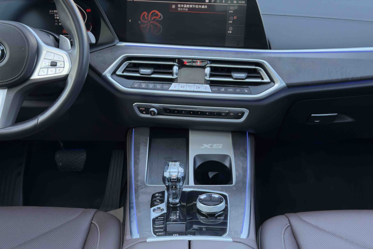 宝马X5 2022款 改款 xDrive 30Li 尊享型M运动套装中控内饰7005