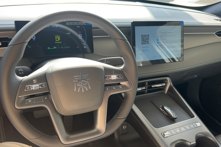 比亚迪 秦PLUS 2025款 DM-i 智驾版 128KM进取型中控内饰7003