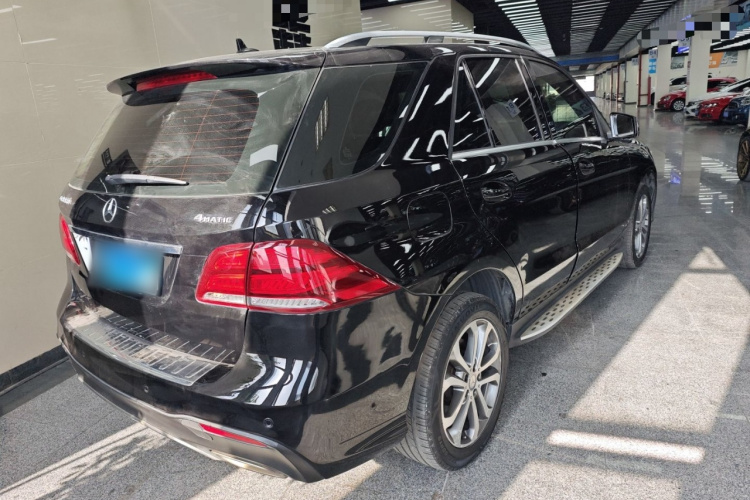 奔驰GLE 2017款 GLE 320 4MATIC 动感型车身外观7