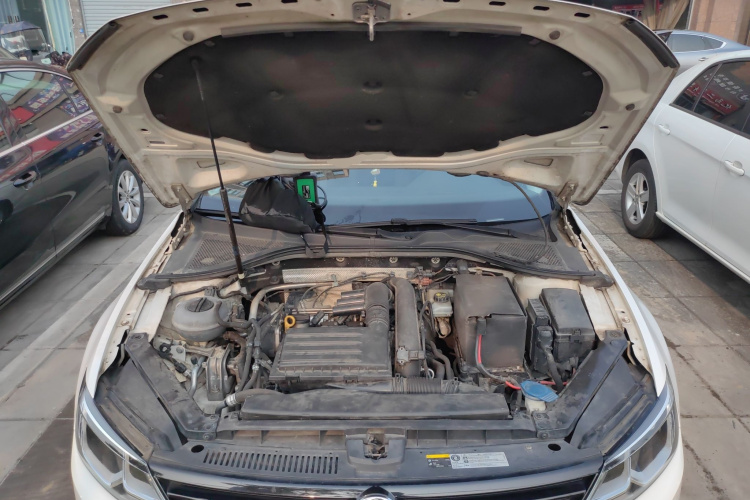 大众 凌渡 2017款 230TSI 手动风尚版机舱底盘24