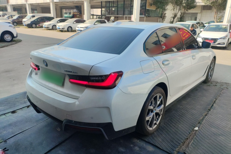 宝马i3 2025款 eDrive 35 L车身外观7