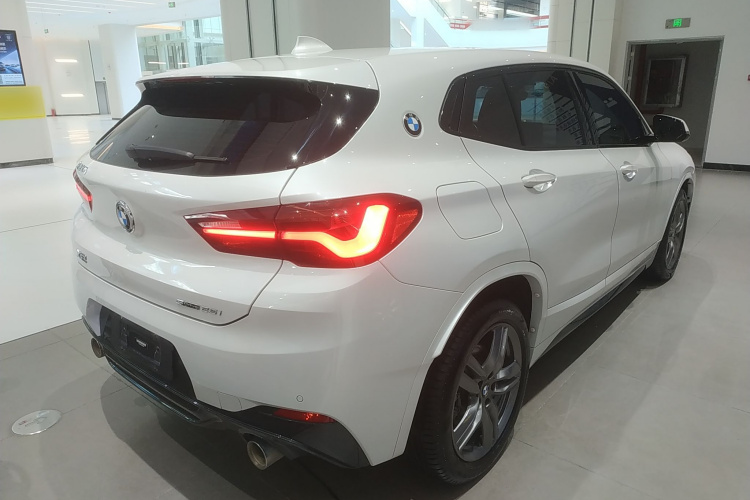 宝马X2 2021款 改款 sDrive25i M运动套装车身外观6005