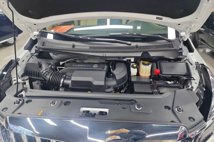 别克GL8 2023款 改款 陆上公务舱 豪华型机舱底盘24