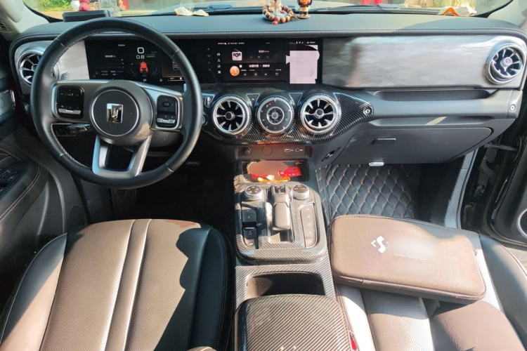 坦克300 2021款 越野版 2.0T 征服者中控内饰12