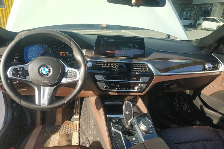 宝马5系 2019款 525Li M运动套装中控内饰7002