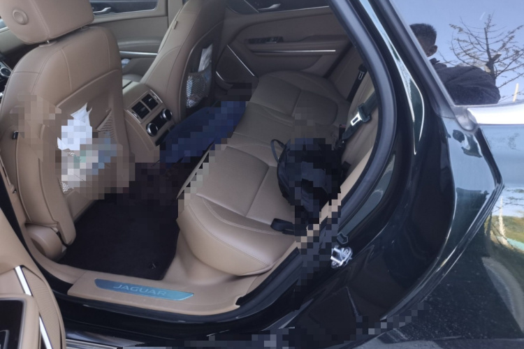 捷豹XFL 2022款 XFL 2.0T P250 两驱尊享豪华版中控内饰7004