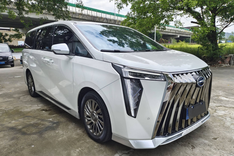 广汽传祺 传祺M8 2023款 宗师系列 双擎 御尊版车身外观6002