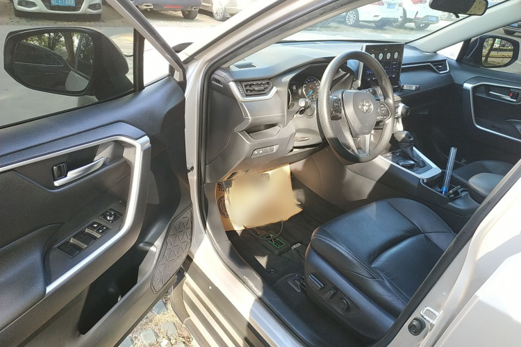 丰田 威兰达 2020款 双擎 2.5L E-CVT两驱豪华版中控内饰7003