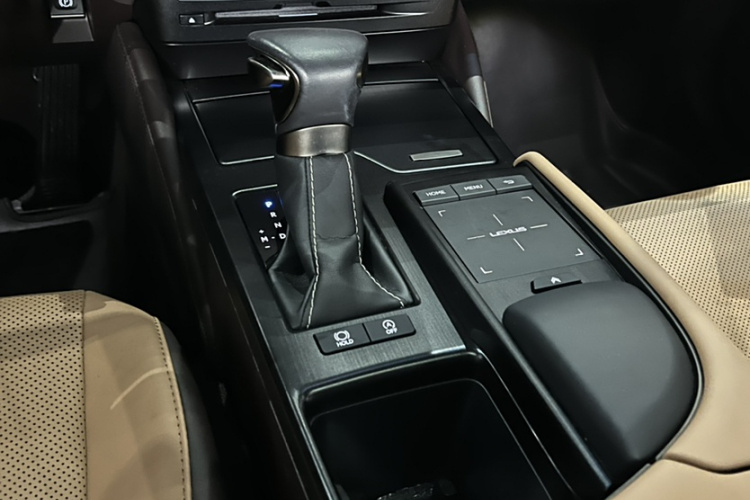 雷克萨斯ES 2020款 200 卓越版中控内饰7008