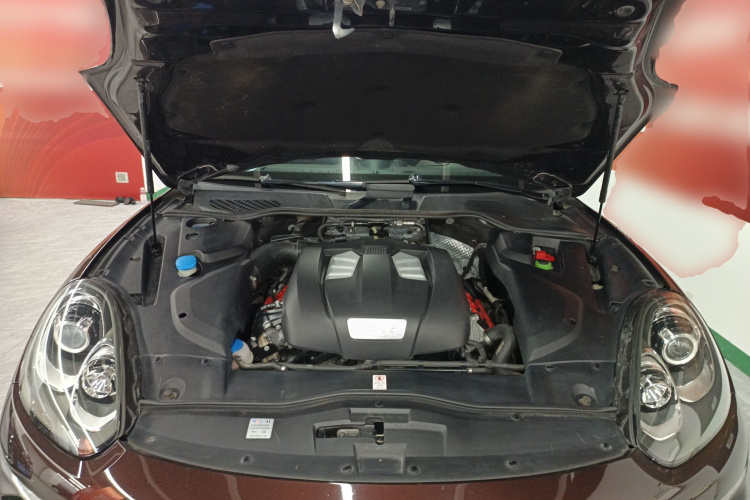 保时捷 2016款 Cayenne 3.0T机舱底盘24