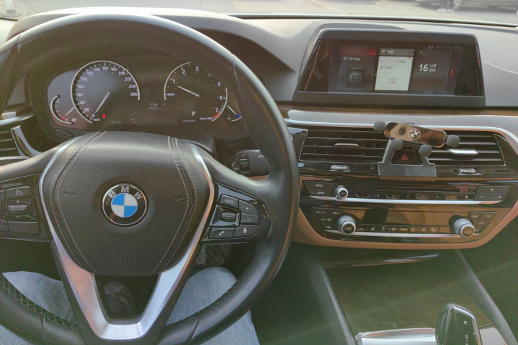 宝马5系 2018款 528Li 上市特别版中控内饰12