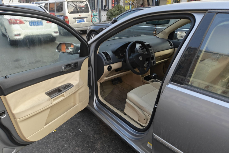 大众 Polo 2009款 劲取 1.6L 自动雅致版中控内饰20