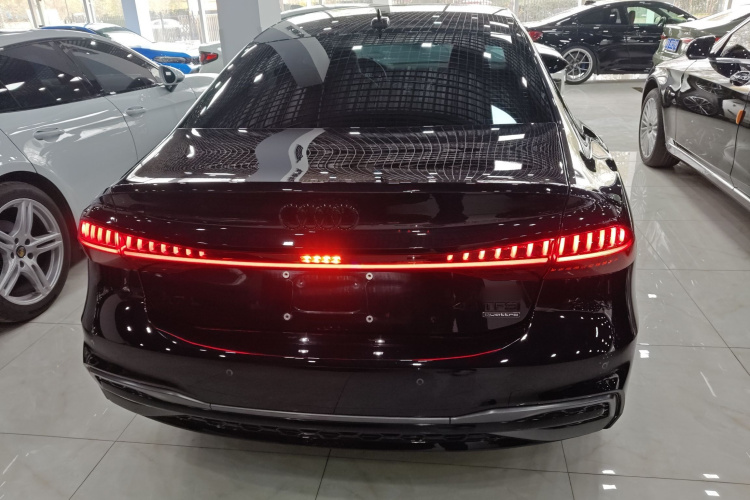 奥迪A7L 2024款 45 TFSI quattro 黑武士版车身外观6