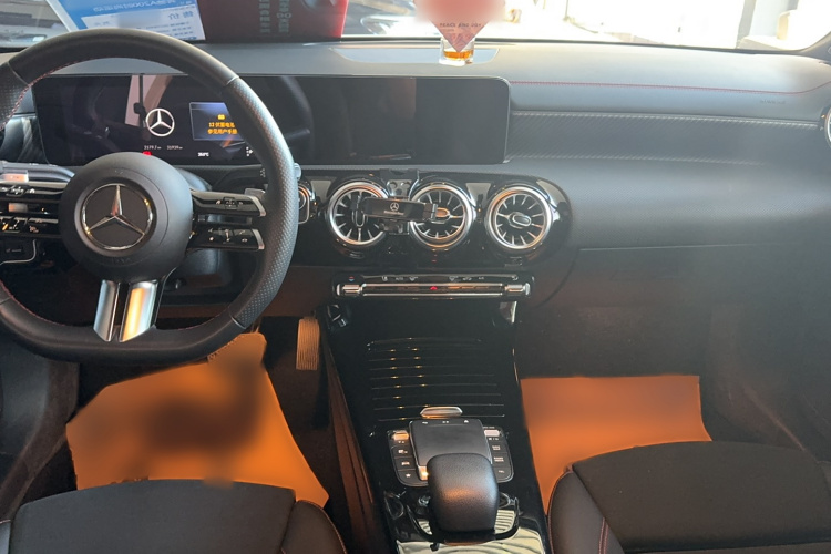 奔驰A级 2023款 A 200 L 时尚型中控内饰7003