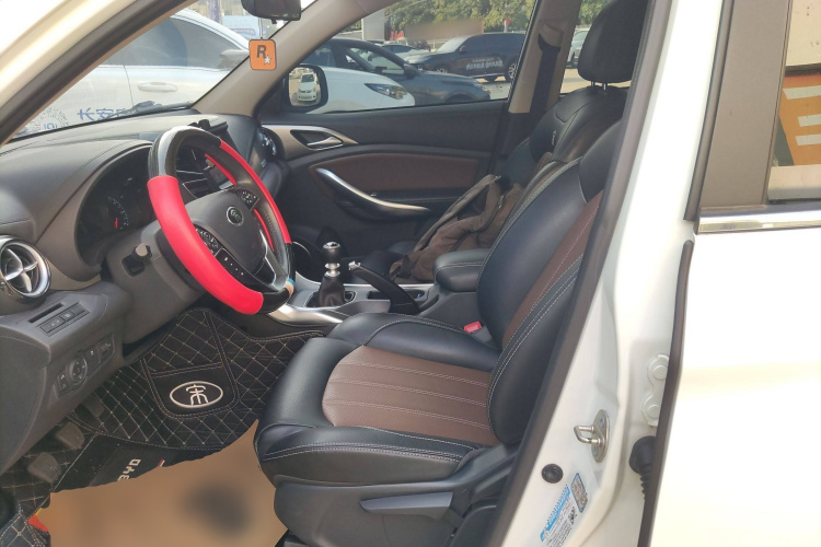 比亚迪 宋 2016款 盖世版 1.5TI 手动豪雅型局部细节19