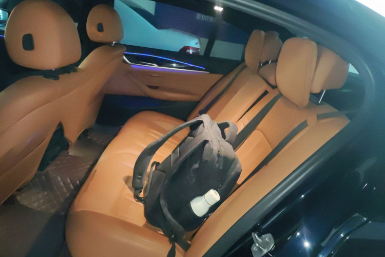 宝马5系 2018款 改款 530Li xDrive M运动套装中控内饰7004