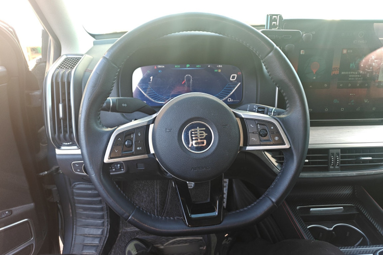 比亚迪 唐新能源 2018款 DM 2.0T 全时四驱智联创领型 7座 国V局部细节13