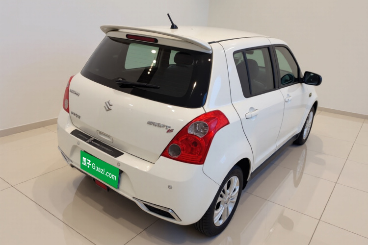 铃木 雨燕 2014款 1.5L 自动时尚型车身外观7