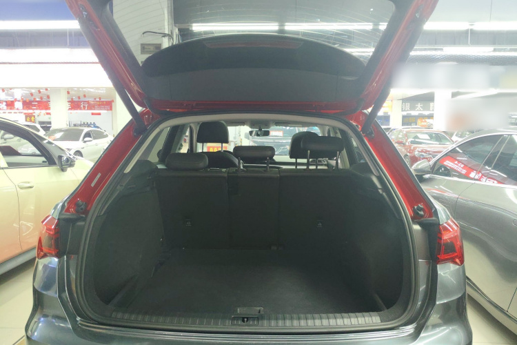 奥迪Q3 2020款 35 TFSI 时尚致雅型机舱底盘23