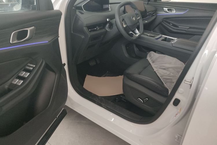长安CS55PLUS PHEV 2025款 智慧新蓝鲸 125km 战舰版中控内饰20