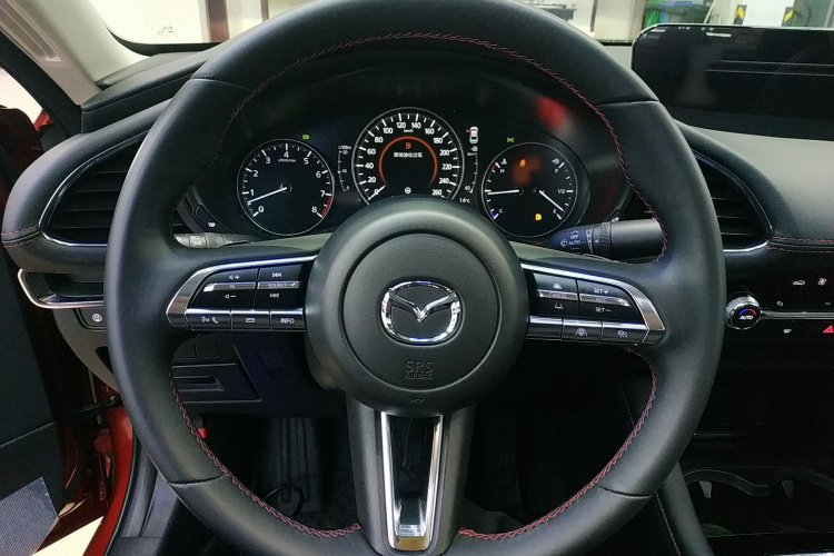 马自达3 昂克赛拉 2022款 2.0L 自动质雅黑曜版中控内饰13