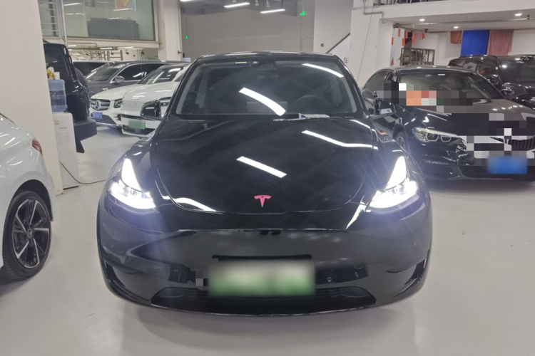 特斯拉 Model Y 2023款 后轮驱动版车身外观2