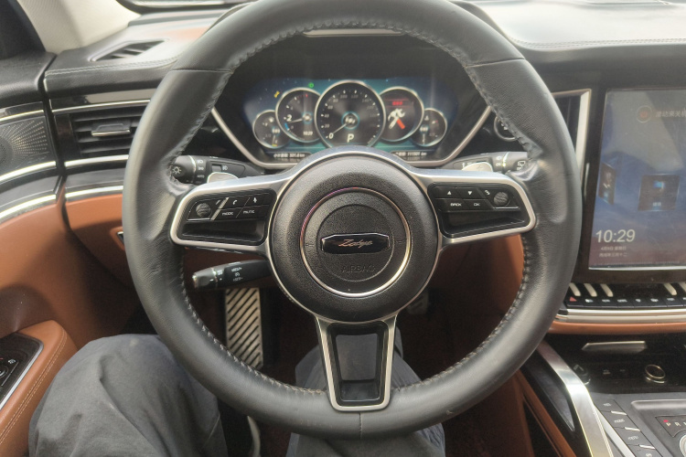 众泰T700 2017款 1.8T 双离合尊贵型中控内饰13