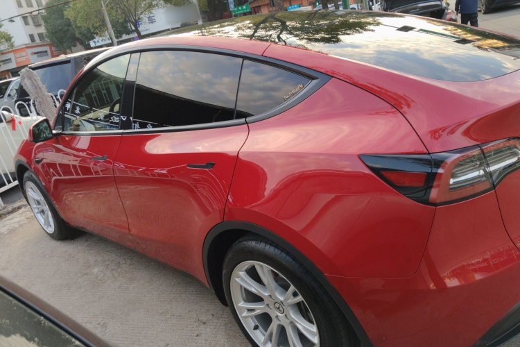 特斯拉 Model Y 2021款 标准续航后驱版车身外观4