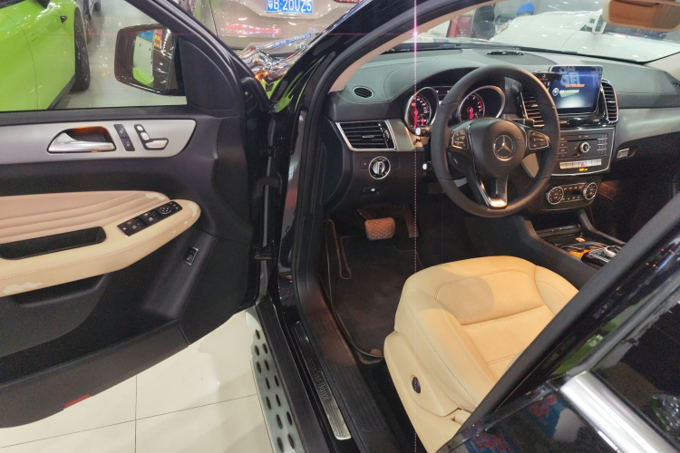 奔驰GLE轿跑 2015款 GLE 400 4MATIC 轿跑SUV中控内饰7003