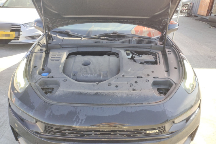 领克03 2020款 2.0TD 自动劲Pro版机舱底盘24