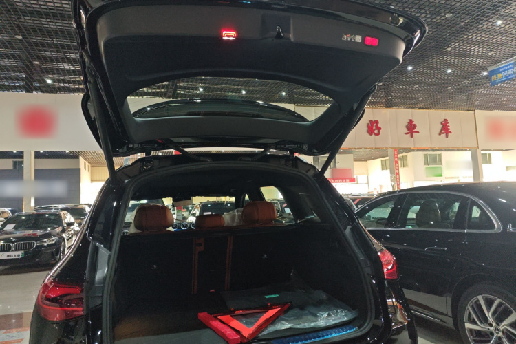 奔驰GLC 2025款 改款 GLC 300 L 4MATIC 动感型 5座机舱底盘23