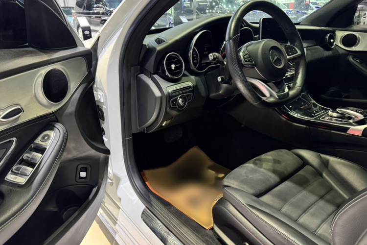 奔驰C级 2017款 C 200 运动版中控内饰7011