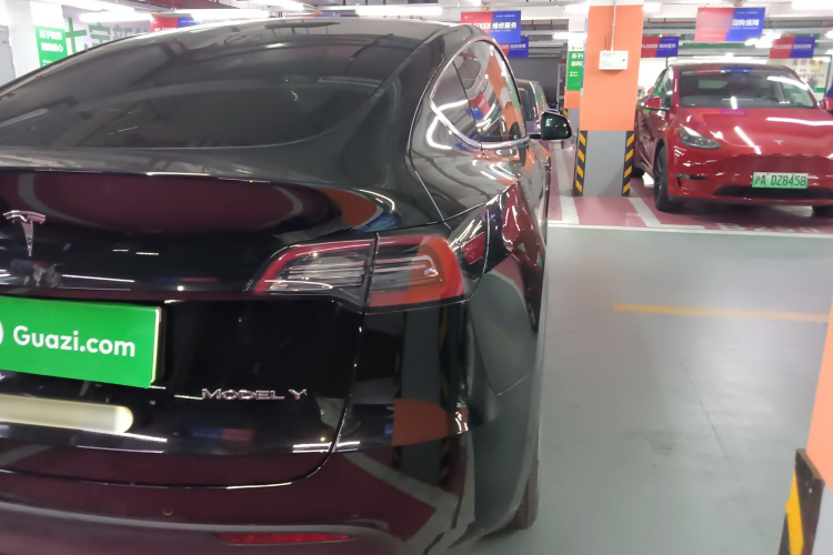 特斯拉 Model Y 2022款 改款 后轮驱动版车身外观9