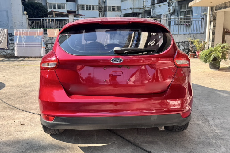 福特 福克斯 2017款 两厢 1.6L 自动舒适型智行版车身外观6003