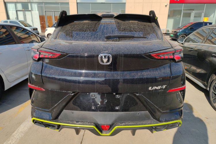 长安UNI-T 2022款 1.5T 运动版 旗舰型车身外观6004