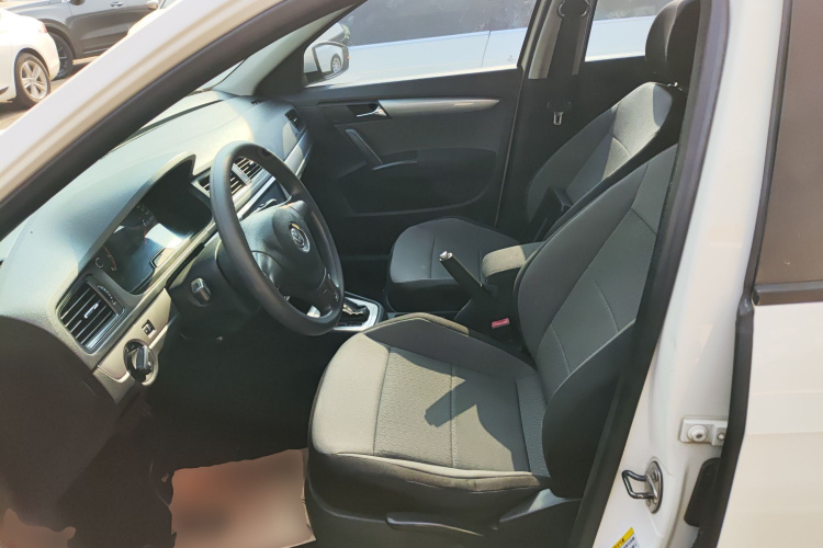 大众 朗行 2013款 1.6L 自动风尚型中控内饰19