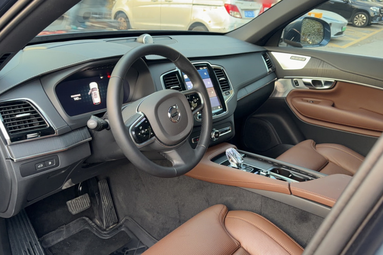 沃尔沃XC90新能源 2025款 T8 智尊豪华版 7座中控内饰7001