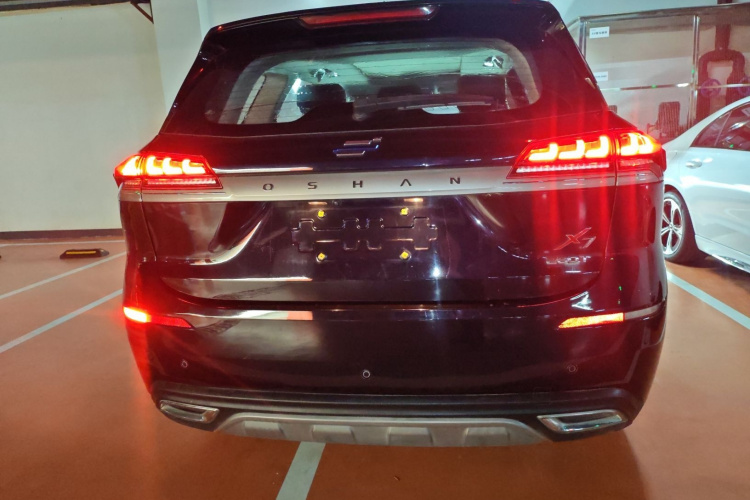 长安欧尚X7 2020款 1.5T 自动尊享型车身外观6