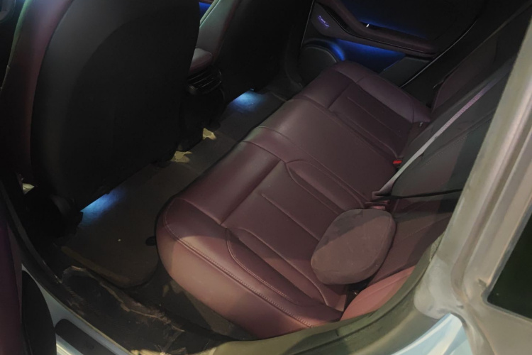 蔚来ET5 2022款 75kWh中控内饰7004