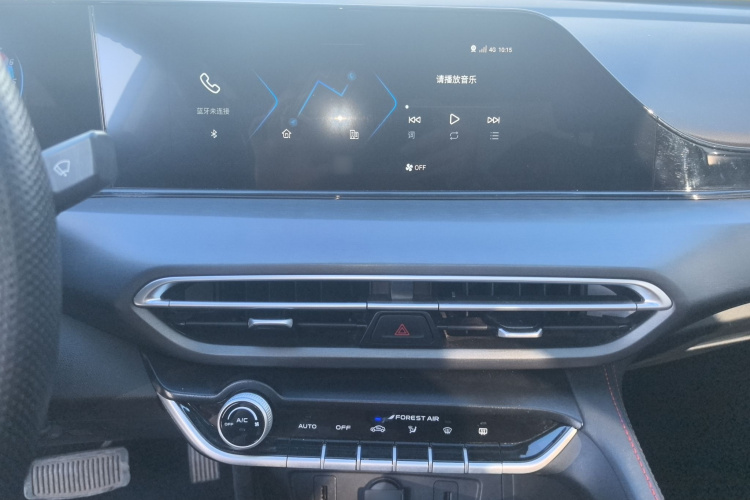 长安 逸动 2021款 PLUS 蓝鲸NE 1.4T GDI DCT尊贵型局部细节16