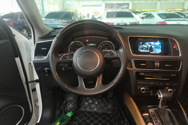 奥迪Q5(进口) 2013款 45 TFSI quattro 越野型中控内饰13