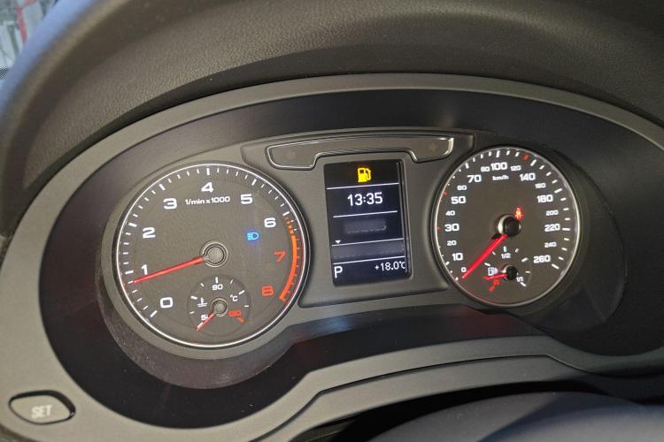 奥迪Q3 2018款 30周年年型 30 TFSI 时尚型局部细节14