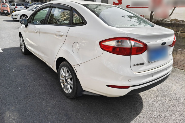 福特 嘉年华 2013款 三厢 1.5L 自动品尚型车身外观6005