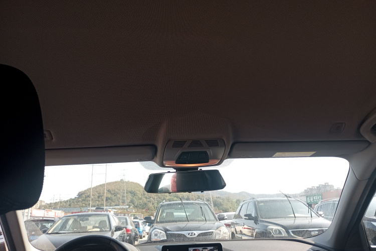 宝马1系 2019款 118i 时尚型中控内饰22