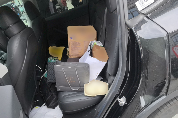 特斯拉 Model Y 2022款 改款 后轮驱动版中控内饰21